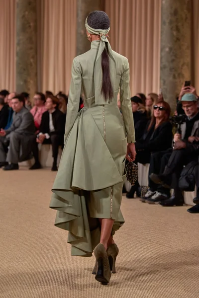 Look 18